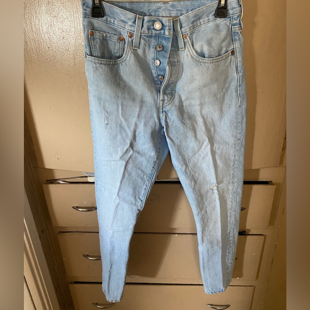 Light wash Levi’s